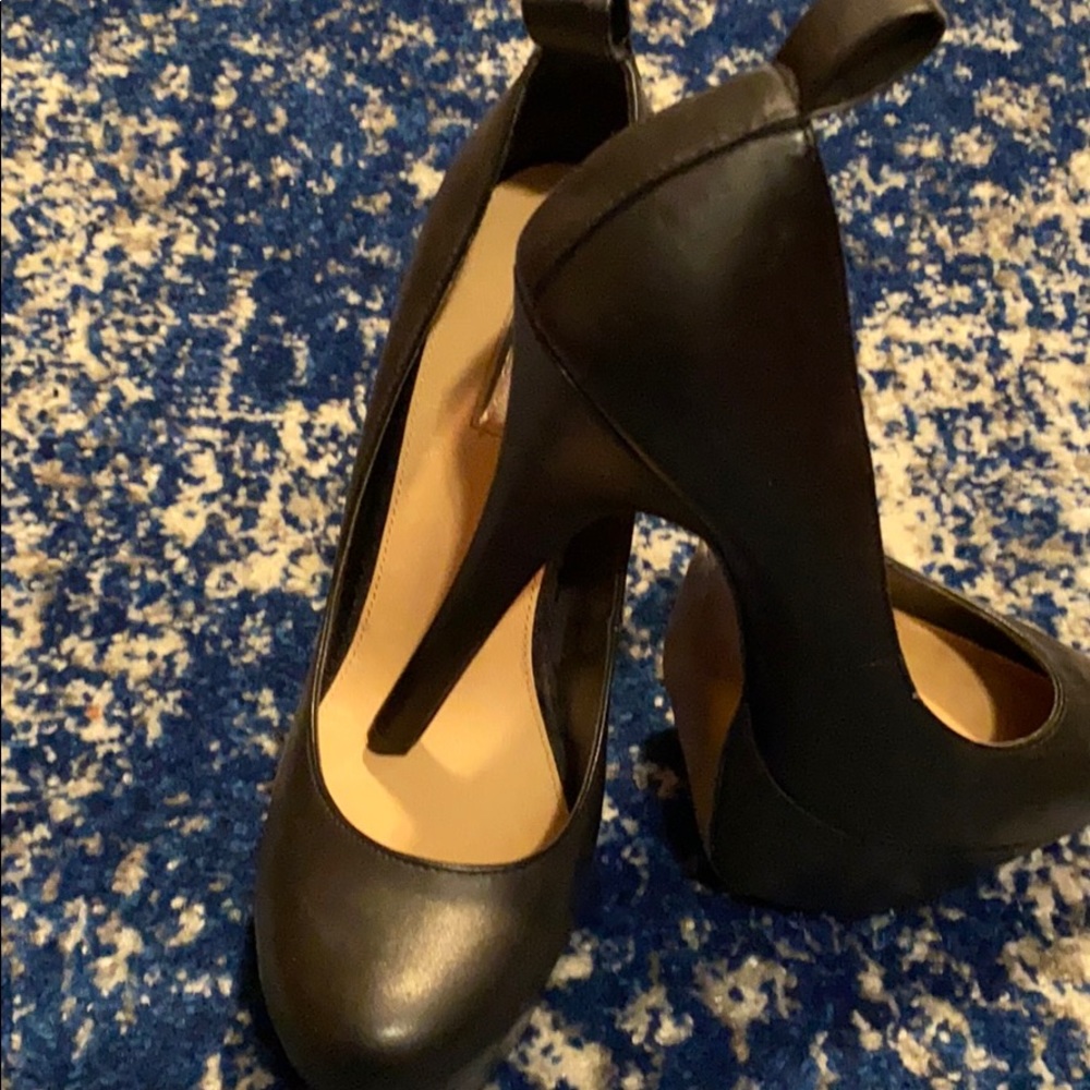 Shoes - Picture 4 of 4